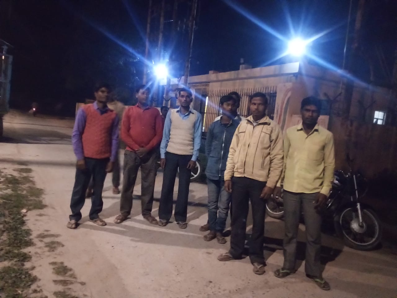 बिजली गुल होने के कारण ग्रामवासी परेशान बिजली विभाग लापरवाह बने बैठे हुए