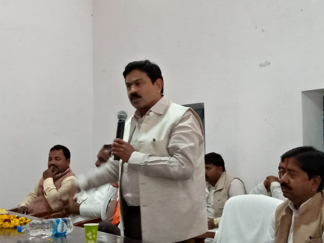 संगठन की महत्वपूर्ण बैठक ब्लॉक सभागार निघासन में संपन्न हुई मुख्य अतिथि सांसद अजय मिश्र टेनी जी के द्वारा
