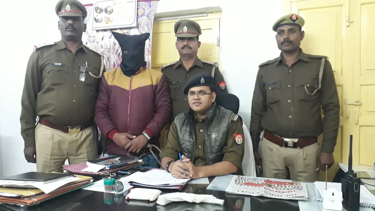 थाना मितौली पुलिस द्वारा लूट की घटना को वंछित वह शातिर अभियुक्त अफरोज को अवैध शस्त्र के साथ किया गया गिरफ्तार