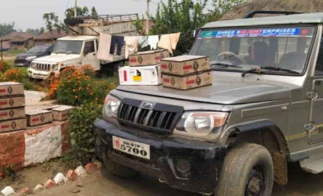 बगहा पुलिस ने बोलेरो से 24 कार्टून शराब बरामद किया, कारोबारी फरार।।