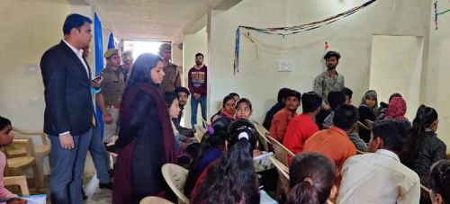 श्रावस्ती: जिलाधिकारी एवं मुख्य विकास अधिकारी ने प्राथमिक विद्यालय पटना खास का किया औचक निरीक्षण। रिपोर्ट :- पंकज कुमार सिंह।