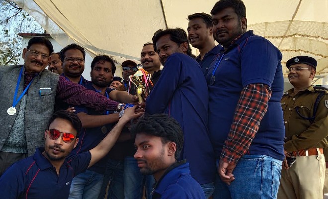 बिहार पुलिस सप्ताह के अवसर पुलिस- पत्रकार मैत्री क्रिकेट मैच में पुलिस एकादश 5 विकेट से जीता