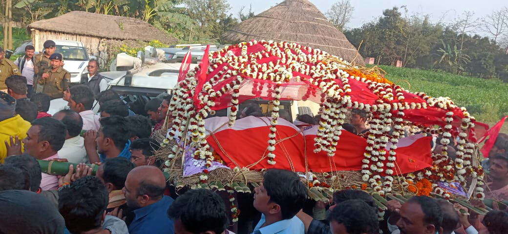 बाल्मीकि नगर सांसद बैजनाथ महतो के निधन पर शोकाकुल हुआ मझौलिया।।