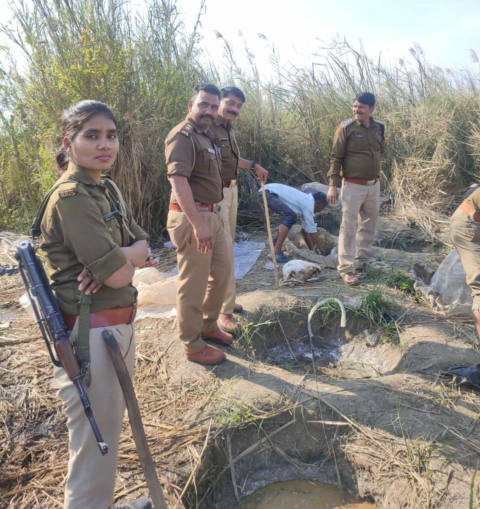 पुलिस व आबकारी विभाग की संयुक्त छापेमारी के दौरान नष्ट की गई 25 कुंटल अवैध शराब लहन