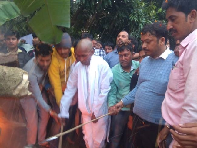 तिरंगे में लिपटे सांसद के पार्थिव शरीर को देख फूट-फूट कर रोने लगे लोग।।