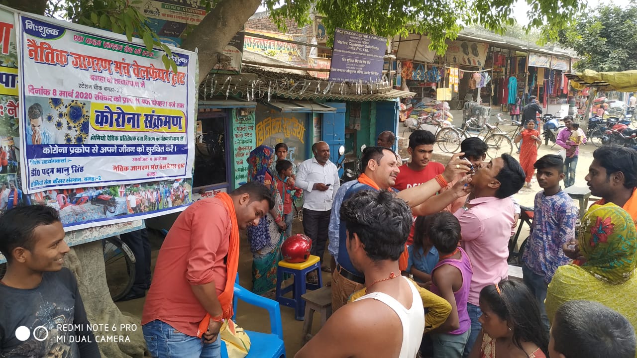 रोग प्रतिरोधक दवा पीने वालों की संख्या पहुंची 15000। 5000 से ज्यादा लोगों ने रामपुर में ही पी दवा, भीड़ को नियंत्रित करने के लिए मुखिया और उनके सहयोगी भी आए आगे 