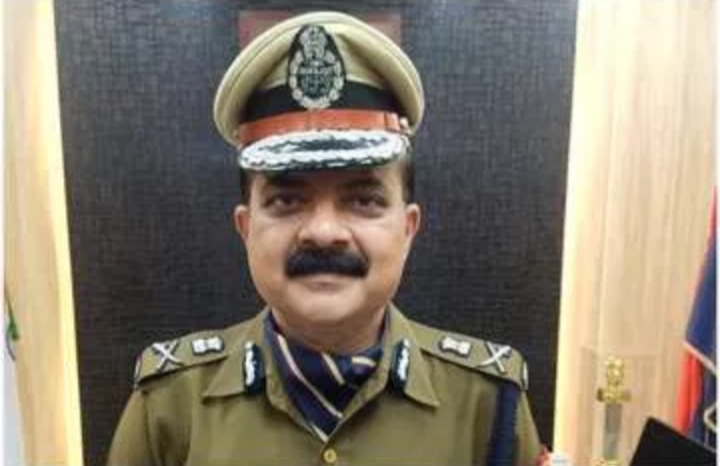 जिनको आवाजाही की छूट है, उन्‍हें रोके जाने पर यूपी 112 पर शिकायत करें 