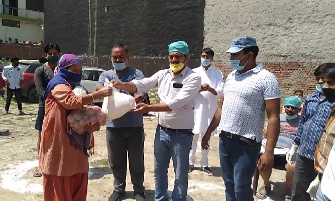 गरीबों को नहीं रहने देंगे भूखा, समाजसेवियों ने लिया प्रण