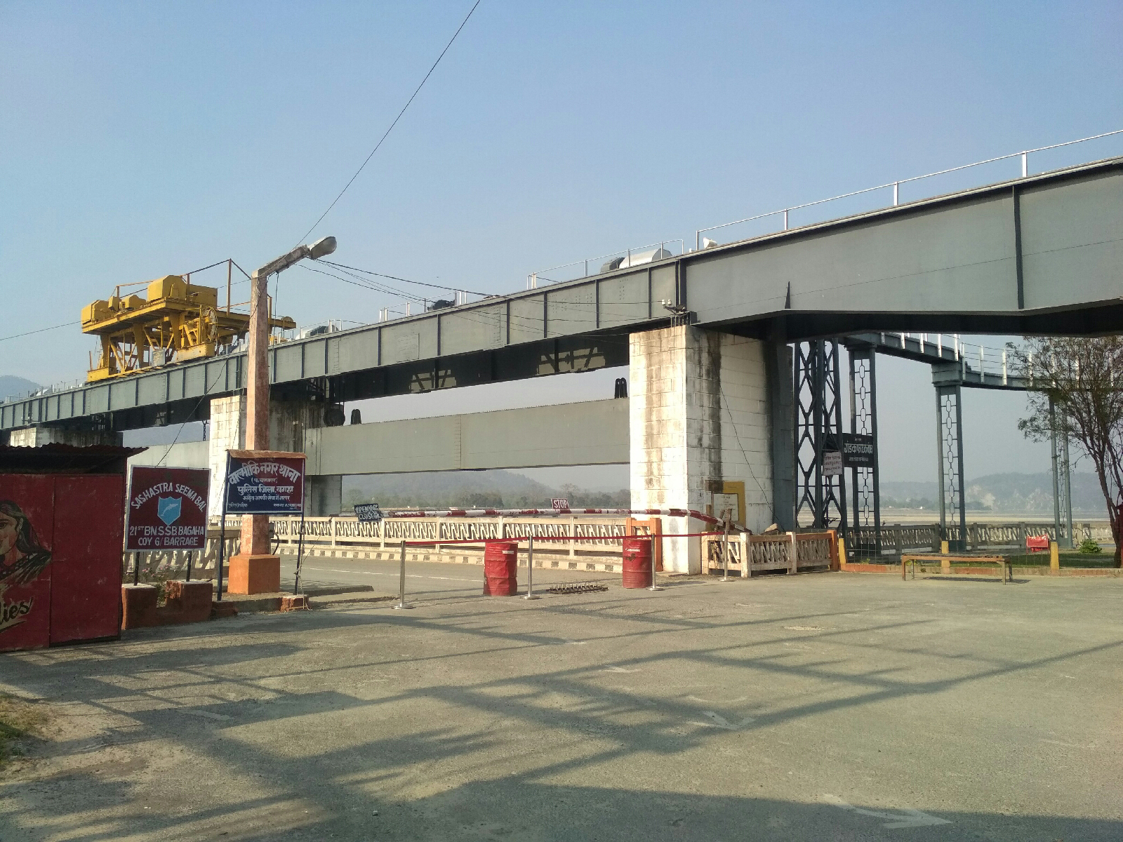 बाल्मीकिनगर:- भारत लॉक डाउन के दसवे दिन भारत नेपाल सीमा बॉडर बाल्मीकिनगर पर दिखा सन्नाटा. ।
