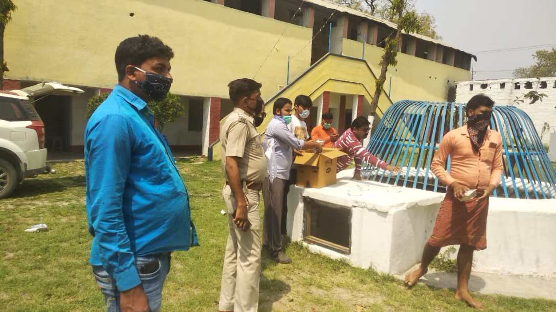 एसडीएम ने विद्यालय में बाहर से आए मजदूर लोगों का लिया जायजा।।