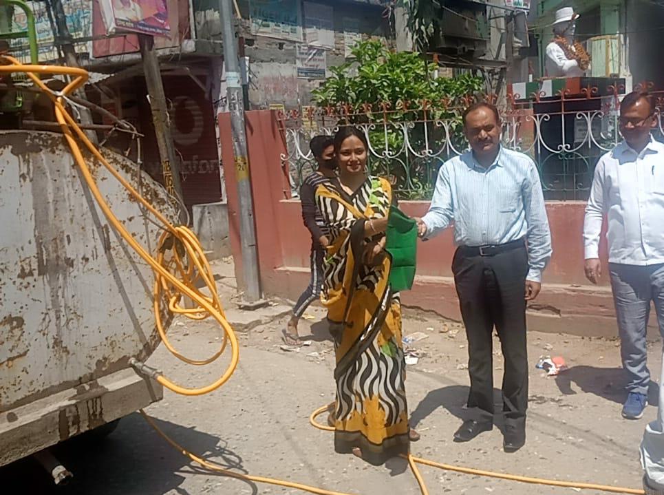 बेतिया : प्रत्येक दिन होगा पूरे नप क्षेत्र का सेनेटाइजेशन, उच्च शक्ति मोटर के साथ टैंकर में लगाये गये प्रेशर पाइप:गरिमा।।