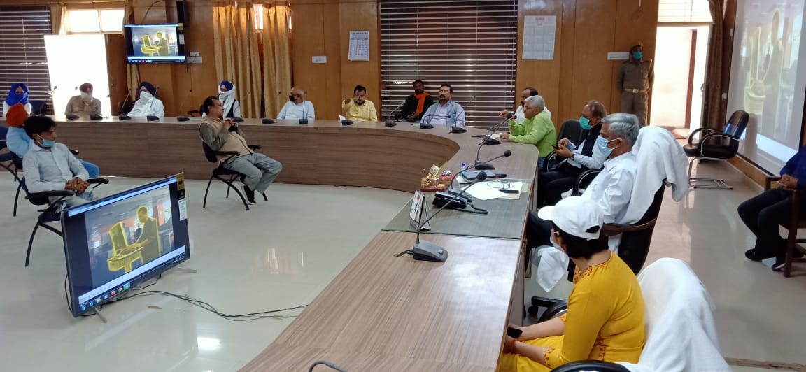 डीएम एसपी के अध्यक्षता में कलेक्ट्रेट सभागार में कुछ विषयों पर महत्वपूर्ण बैठक संपन्न हुई