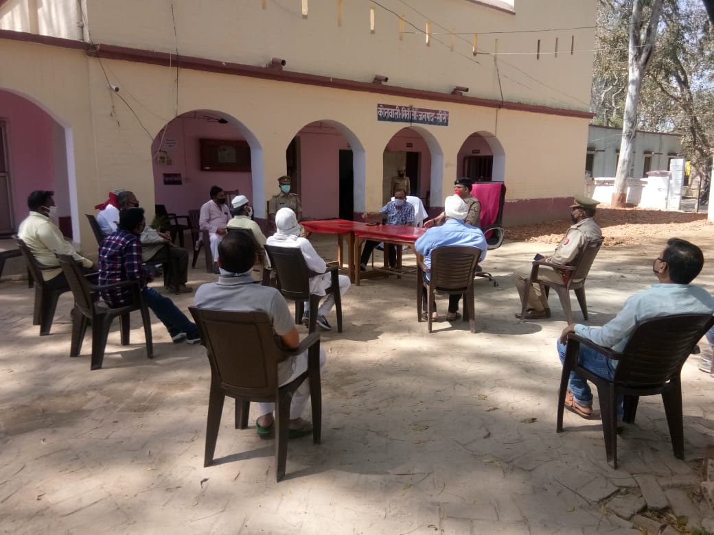 मितौली जिलाधिकारी दिग्विजय सिंह क्षेत्राधिकारी मितौली शीतांशु कुमार के अध्यक्षता में धर्मगुरुओं संभ्रांत नागरिकों के साथ बैठक का आयोजन किया गया
