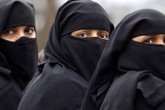 एएमयू) के  प्रोफेसर द्वारा अपनी पत्‍नी को व्हाट्सऐप के जरिये तीन तलाक देने का मामला सामने