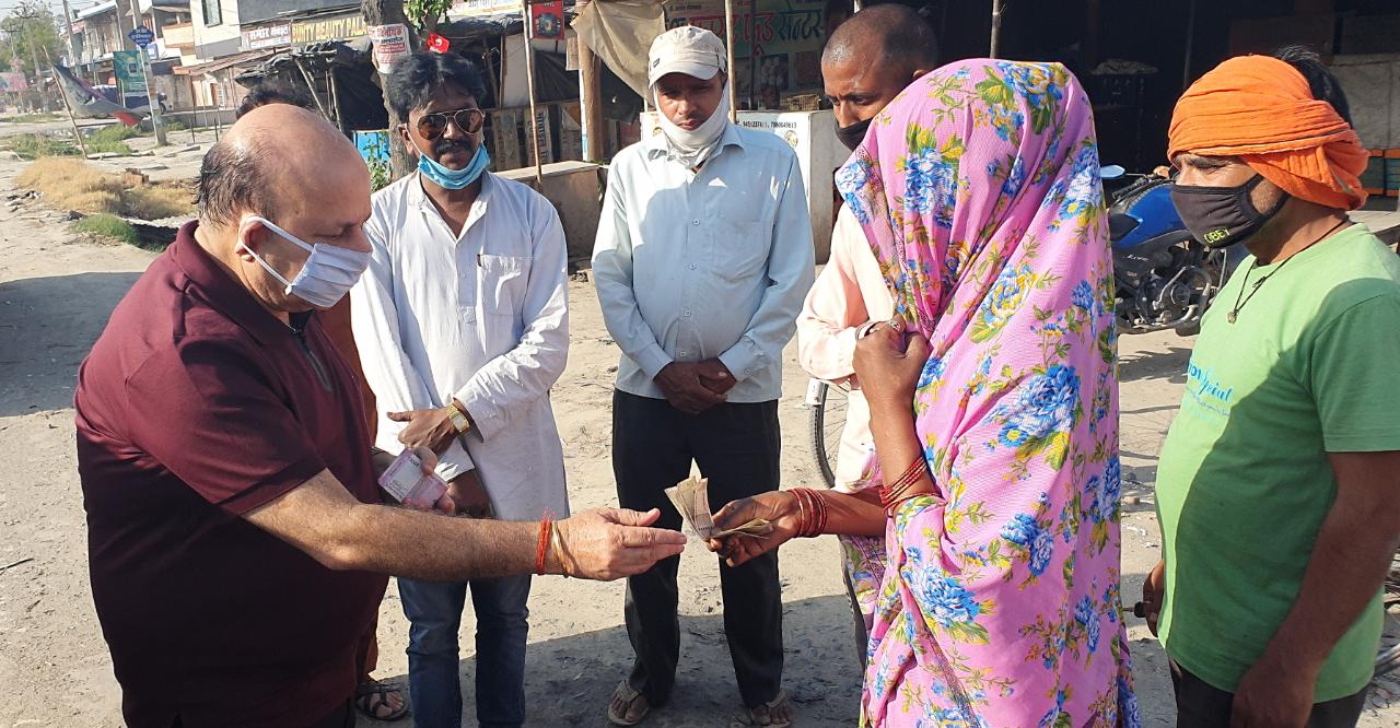 विधायक रोमी साहनी ने दिल खोलकर की गरीबों की मदद