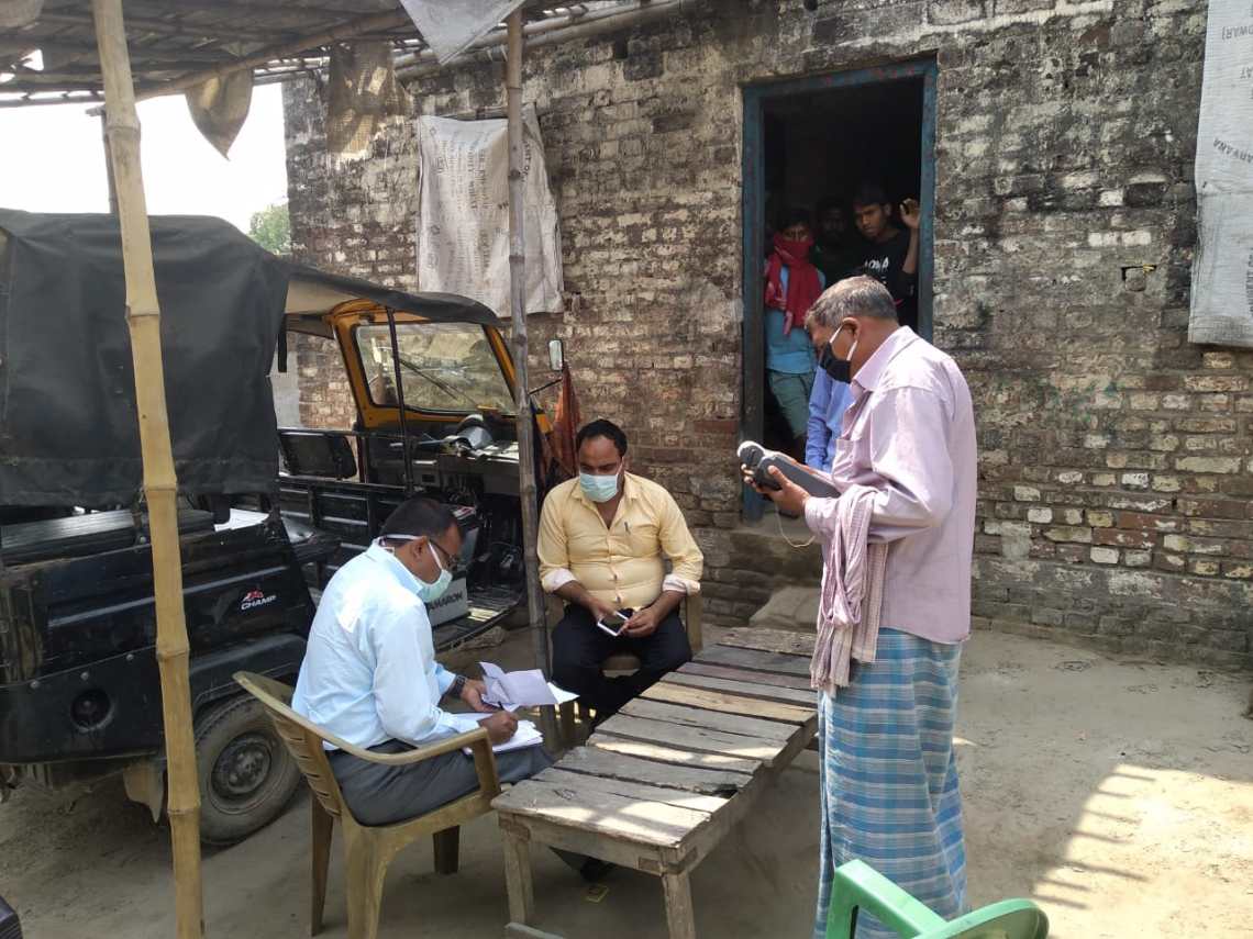 पीडीएस दुकानदारों का अधिकारियों ने किया जांच।।