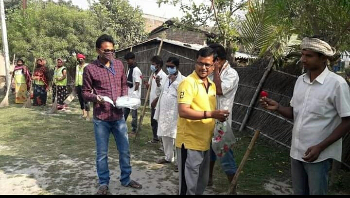 बगहा में सफाई एवं स्वास्थ्य कर्मियों का ख्याल रख रहे - नव निर्माण मंच - मुन्ना सिंह