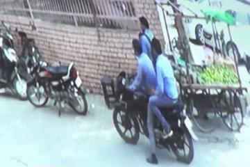 लुटेरों ने घर लौट रहे सर्ऱाफा कारोबारी के हाथों से जेवरात से भरा थैला छीन कर फरार 