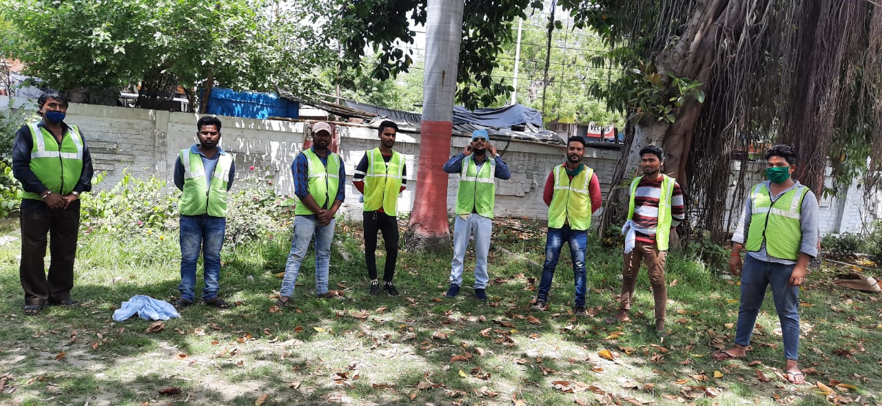 युवा क्रांति मंच ने बांटे मास्क व साबुन,निगम कर्मियों को किया सम्मानित