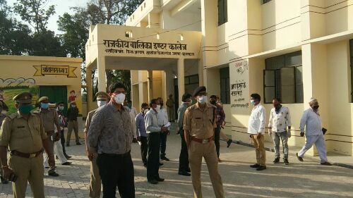 बहराइच डीएम व एसपी ने किया बसहियापाते में स्थापित शेल्टर होम का निरीक्षण।।।।नसीम खान।।।