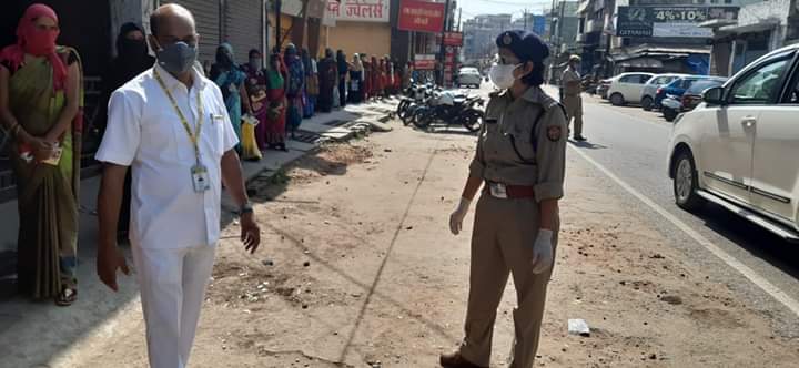 पुलिस अधीक्षक महोदय खीरी द्वारा क्षेत्र का भ्रमण किया गया