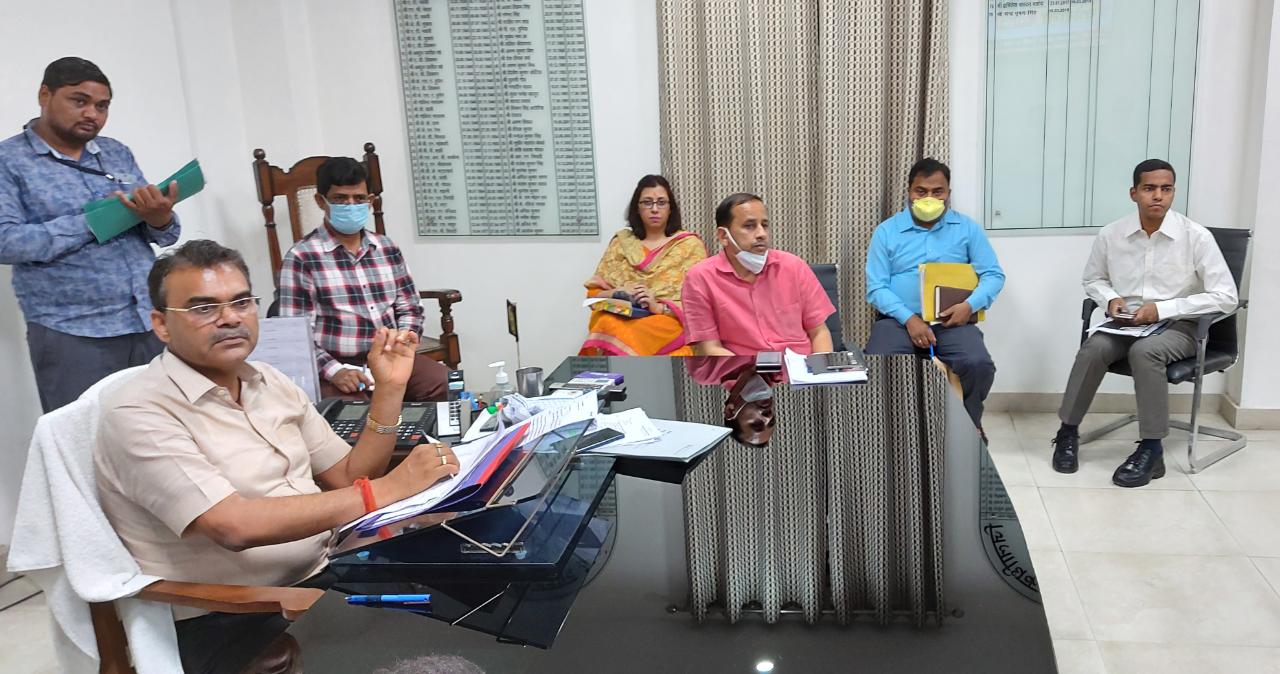 कोरोना वैश्विक महामारी से बचने का एकमात्रउपाय सामाजिक दूरी बनाए रखें-डीएम