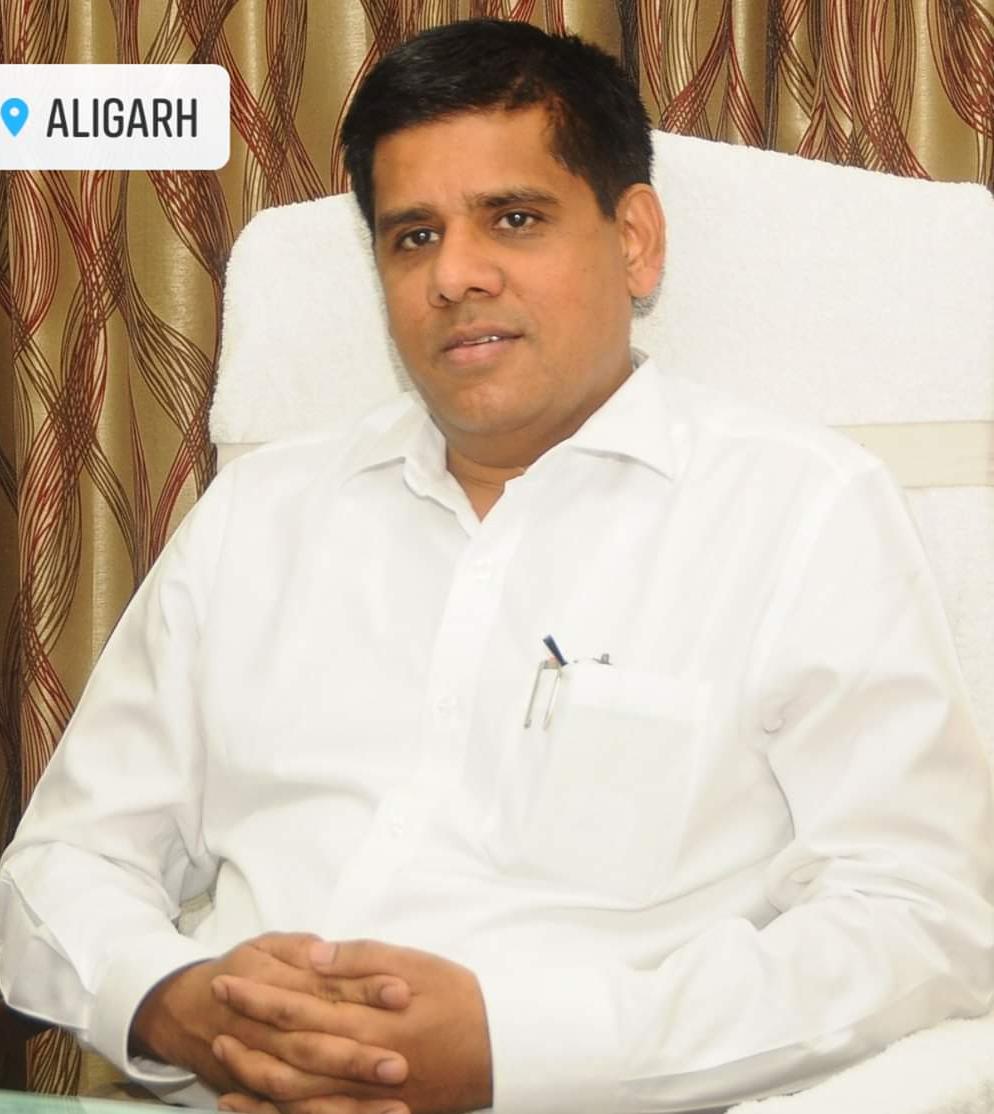 क्वारेन्टीन सेन्टर में स्थानीय लेखपालों, ग्राम पंचायत अधिकारी को तैनात कर आवश्यक सुविधाएं मुहैय्या कराई जाएं-मंडलायुक्त