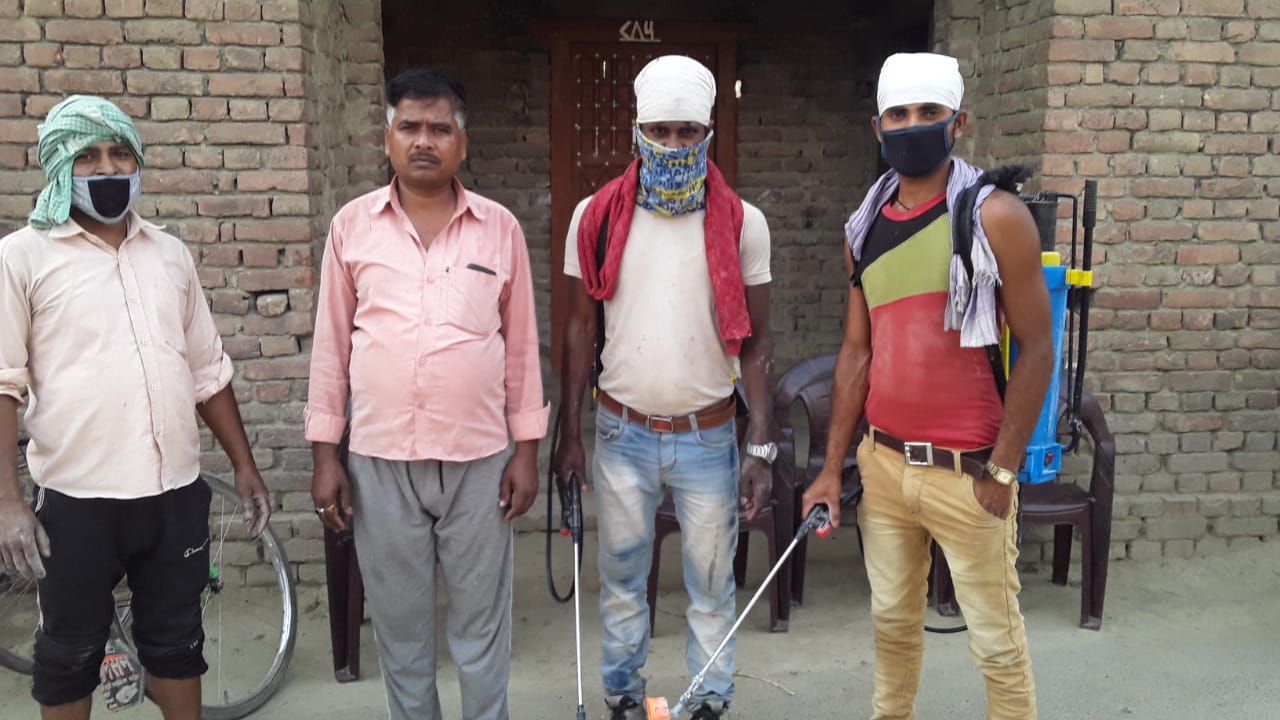 जमुनिया के वाडॅ 13 मे 200 परिवार के घरो का सेनेटाइज किया गया। 