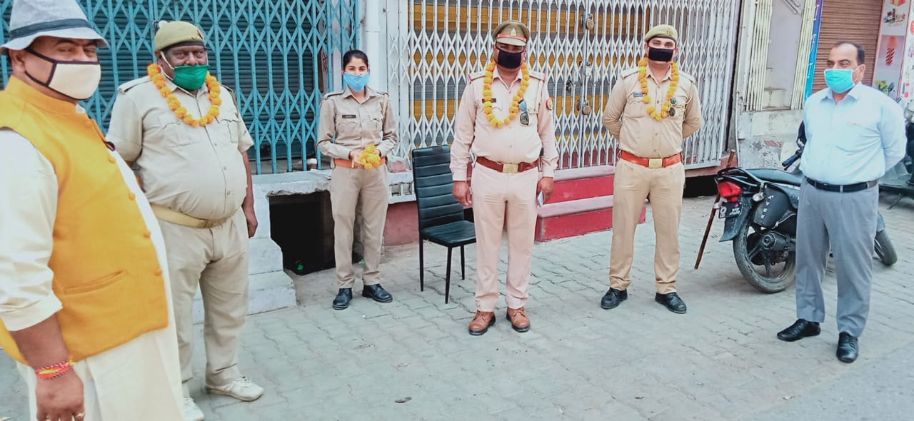 डॉ राकेश शर्मा ने पुलिसकर्मियों को किया सम्मानित