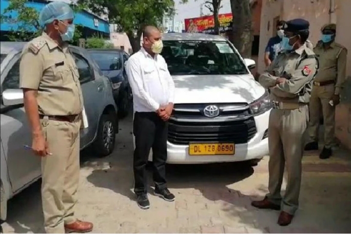 अपर मुख्य सचिव का फर्जी पास लगी टैक्सी को पुलिस ने पकड़ा  