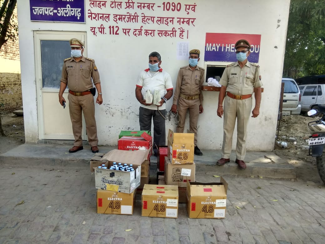 लॉक डाउन में बेच रहा था शराब ,चढ़ गया पुलिस के हत्थे ,भेजा जेल ,दो फरार