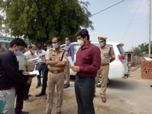डीएम व एसपी ने किया नानपारा में चिन्हित हाॅट स्पाट/कन्टेनमेन्ट ज़ोन का निरीक्षण।
