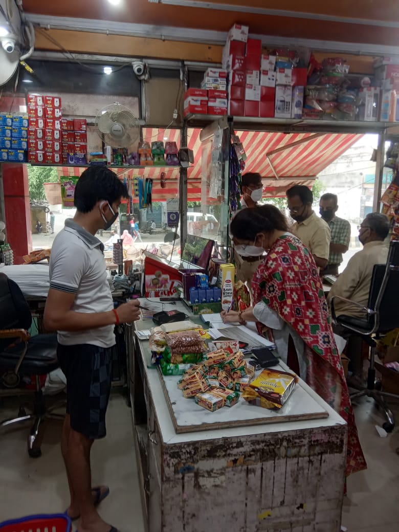 अलीगढ़ कालाबाजारी करने वाले दुकानदारों पर वाट माप की कार्यवाही
