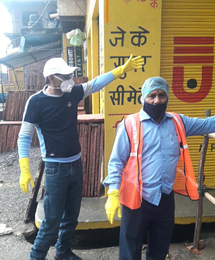अलीगढ़ हॉटस्पॉट क्षेत्रों में नगर निगम मुस्तैज,चप्पे चप्पे को कर रहा सेनेटाइज