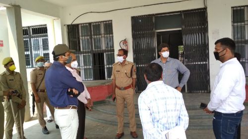 भग्गड़वा व बड़ागाॅव आश्रय स्थल/क्वारन्टाइन कैम्प का डीएम एसपी ने किया निरीक्षण।।।नसीम खान।।।