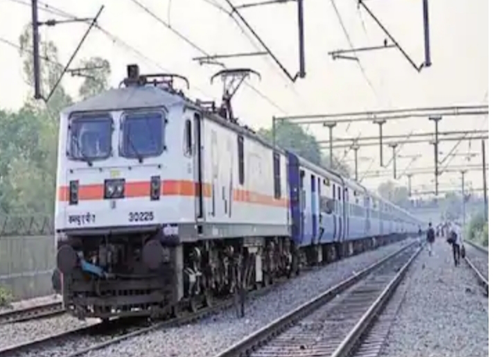 मजदूरों के लिए चलेंगी और ट्रेन, गृह मंत्रालय ने रेलवे को मंजूरी दी