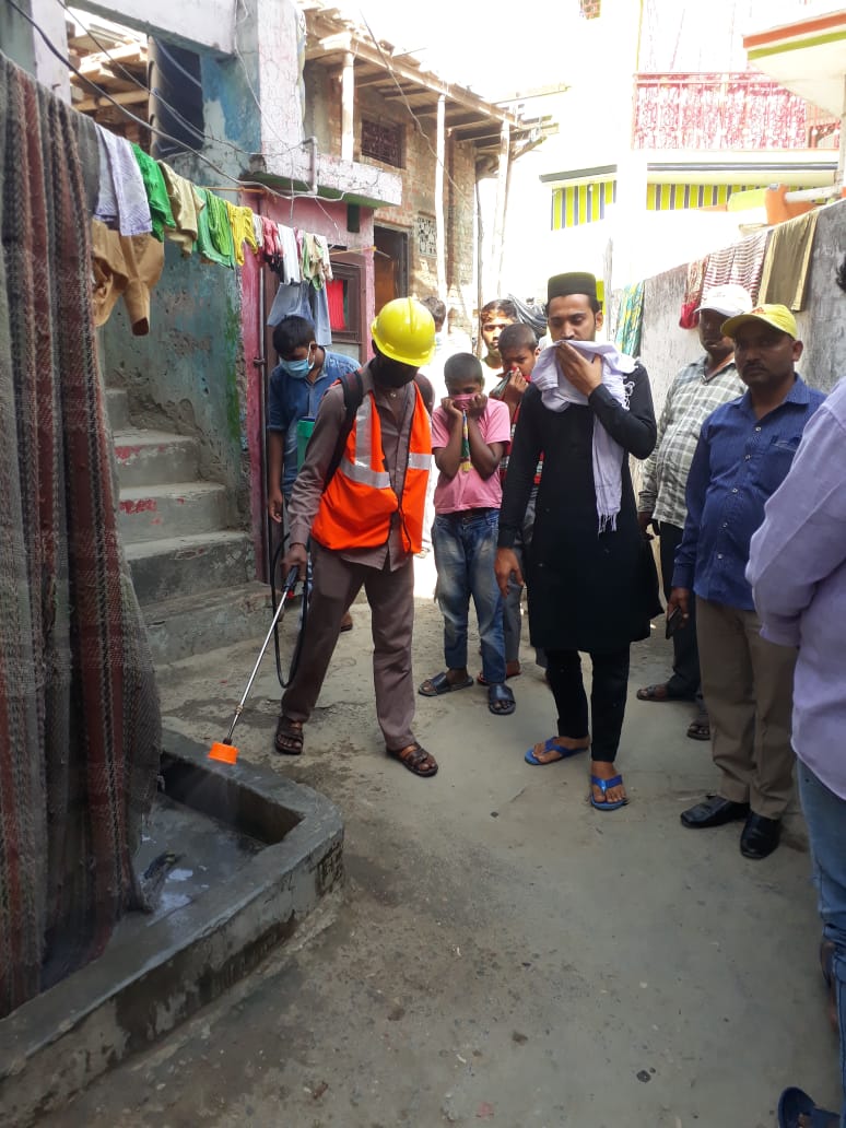 आसिफ रईस के प्रयास से  वार्ड नं 17 की गलियों ओर आस पास के वार्ड की गली में हुआ तीसरी बार सेनेटाइज 