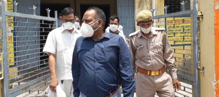 अपर आयुक्त साहब सिह ने नगर पंचायत राया की निगरानी समिति के सदस्यों के साथ बैठक की 