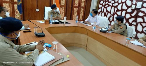 एडीजी यातायात ने आगामी त्योहार बकरीद, रक्षाबन्धन को लेकर पुलिस लाइन में की बैठक।