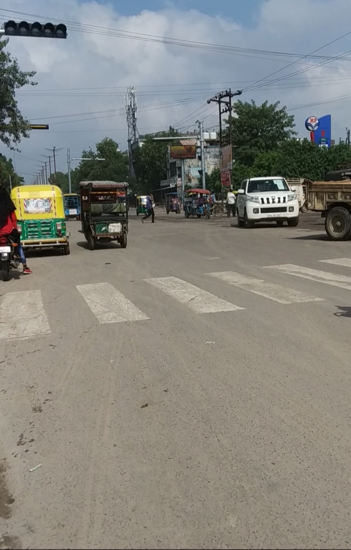 मुख्यमंत्री योगी आदित्यनाथ के आदेशों का अलीगढ़ मे नही होता पालन