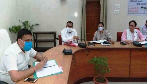 शस्त्र व शराब लाइसेंसियों को लेनी होगी मेंबरशिप: डीएम