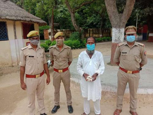 बलरामपुर: सैकड़ों प्रतिबन्धित नशीली दवाइयों के साथ अधेड़ गिरफ्तार, भेजा गया जेल।        