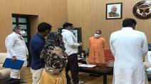 सुदीक्षा भाटी मौत मामला: परिजनों से मिले CM योगी, 20 लाख रुपए की आर्थिक मदद