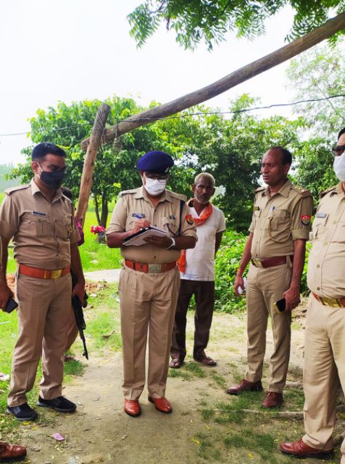 बहराइच जमीनी विवाद में जमकर चले  ईट-पत्थर, वृद्ध की भाला मारकर हत्या, दो जख्मी।