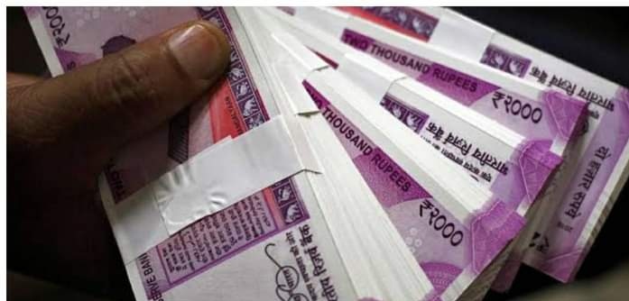 20 लाख रुपये के साथ एक व्यक्ति हिरासत में