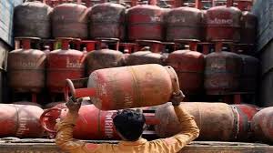 आज से बदला LPG सिलेंडर की डिलीवरी से लेकर रेलवे का टाइम टेबल, जानें किन-किन नियमों में हुआ बदलाव