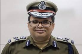 आधी रात में हटाए गए CP सुजीत पांडे, डीके ठाकुर लखनऊ के नए पुलिस कमिश्नर