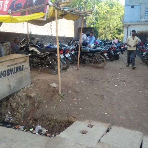 बहराइच नानपारा कोतवाली से चंद कदम दूरी पर स्थित है अवैध पार्किंग।