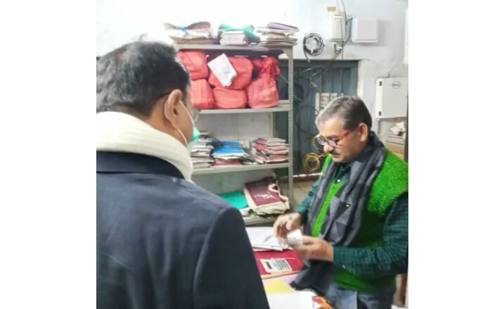 जिला पदाधिकारी ने सदर प्रखंड सह अंचल कार्यालय का किया निरीक्षण