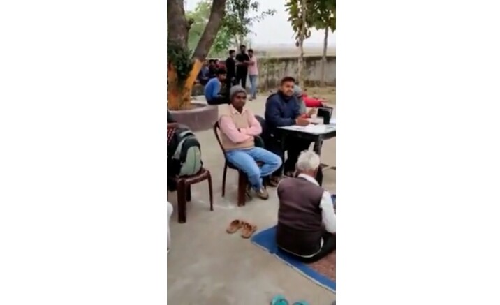 चौपाल के माध्यम से कृषि तकनीक सीख रहे हैं किसान